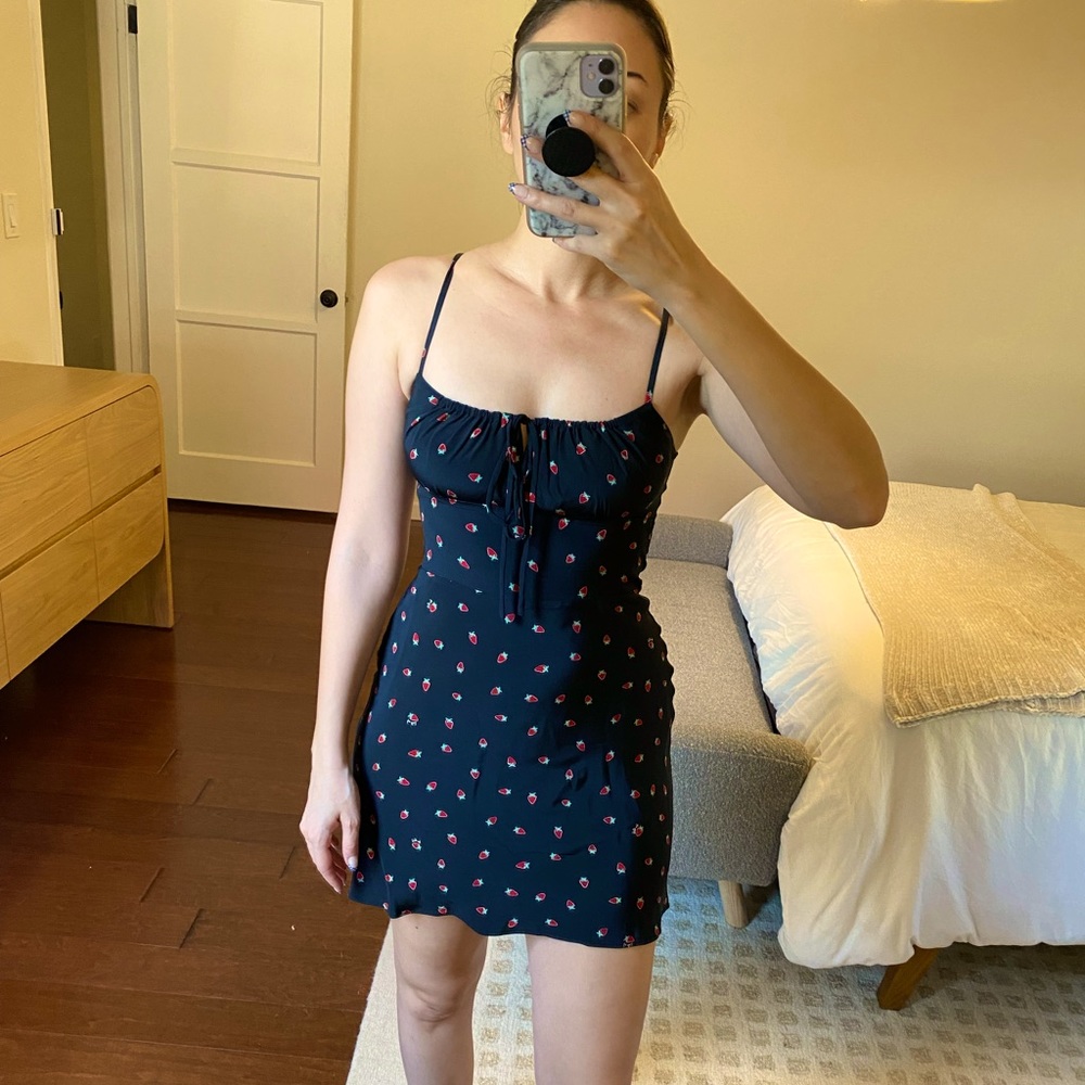Realisation Par Inez Black Strawberry Dress